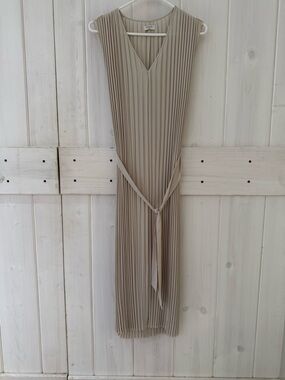 Babaton Pleated V-Neck Sleeveless Midi Dress - Taupe